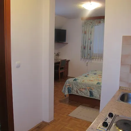 Sobe Ravbar 게스트하우스 3*